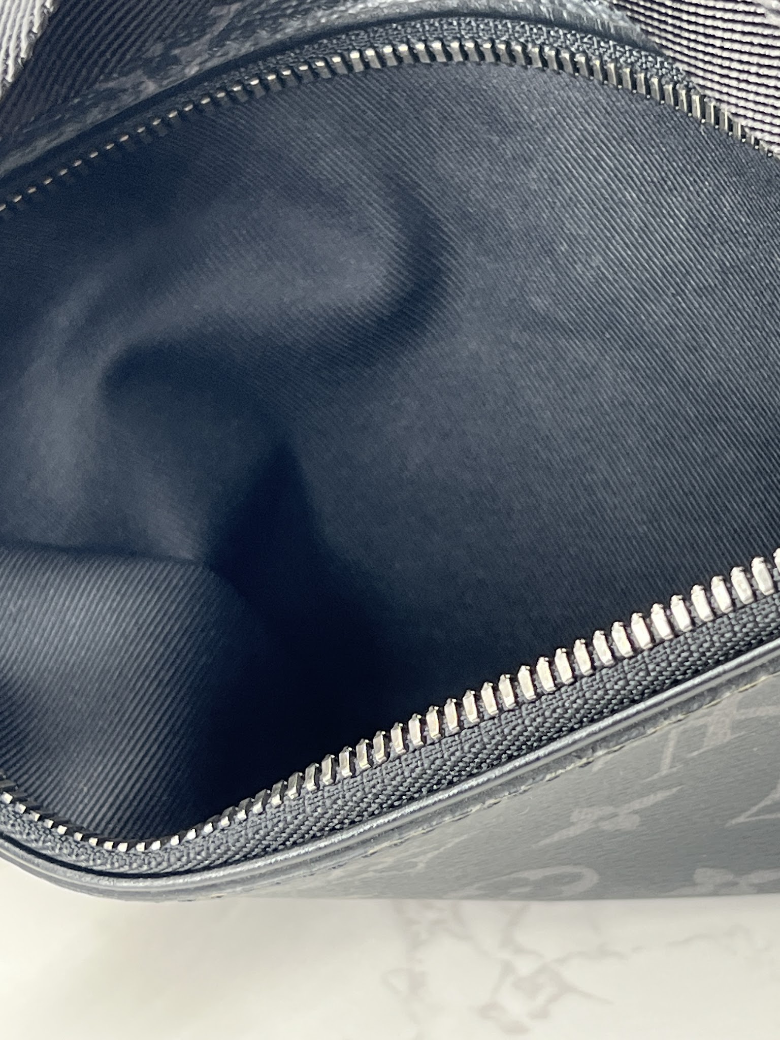 香緹國際精品 黑武士 胸包 965-8