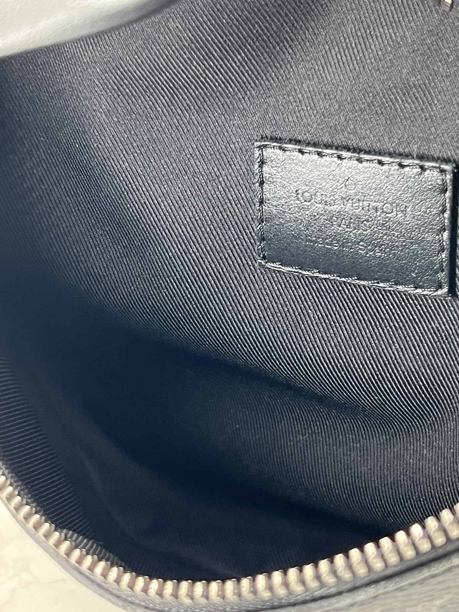 香緹國際精品 黑武士 胸包 965-9