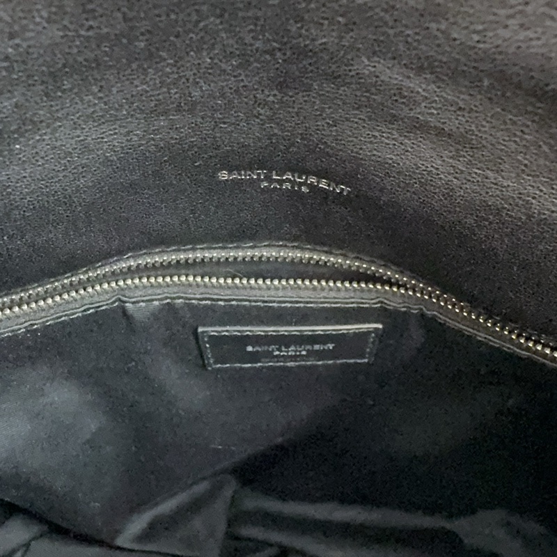 YSL 黑色銀扣中號羊皮PUFFER肩背包（好裝好用好柔軟）-9