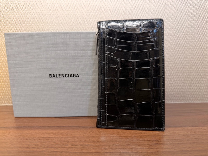 Balenciaga 黑牛皮鱷魚壓紋拉鏈零錢卡包-1