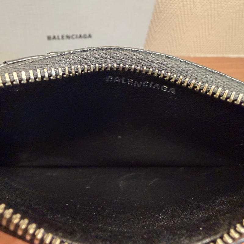 Balenciaga 黑牛皮鱷魚壓紋拉鏈零錢卡包-17