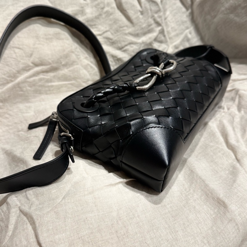 BOTTEGA VENETA金屬扭結隨身小包-10