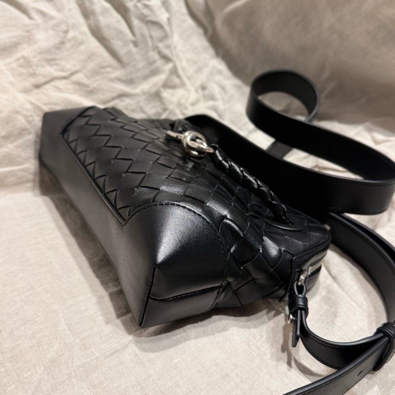 BOTTEGA VENETA金屬扭結隨身小包-11