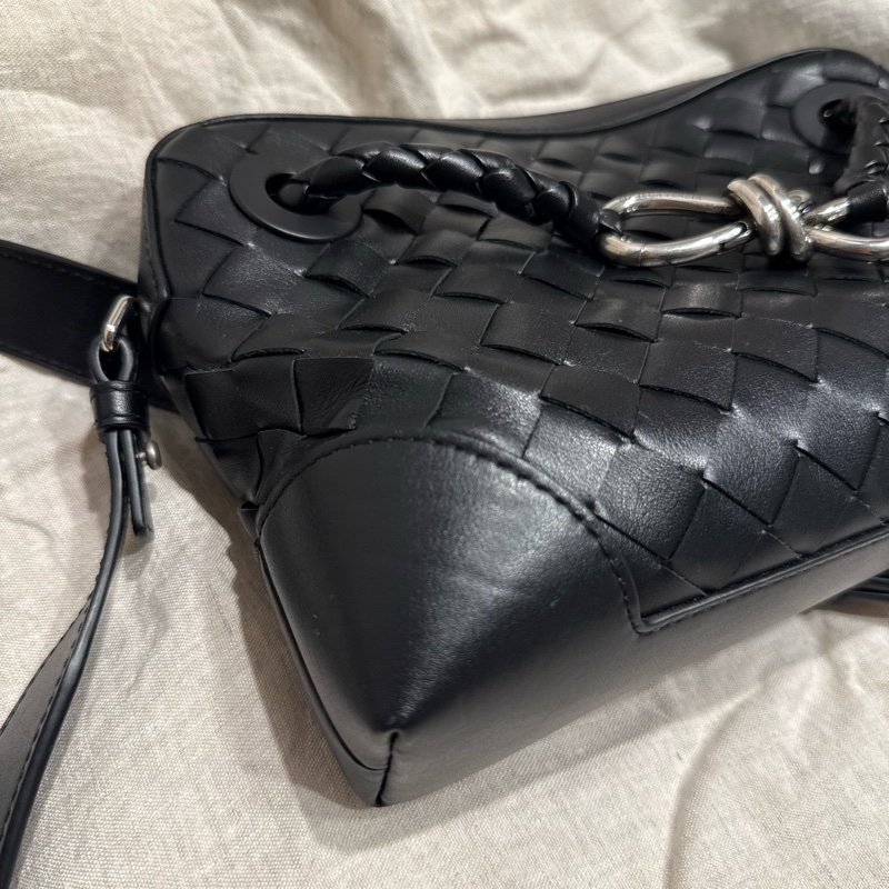 BOTTEGA VENETA金屬扭結隨身小包-17
