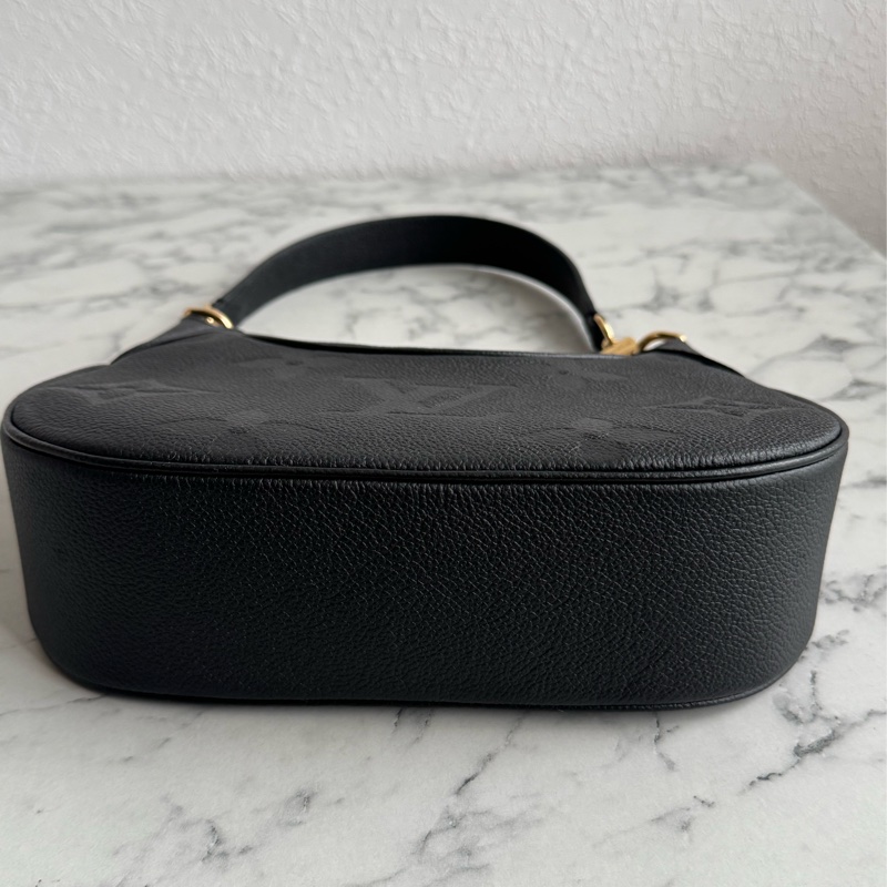 LV黑壓紋半月腋下包  很新❤️‍🔥絕版了🥹-5