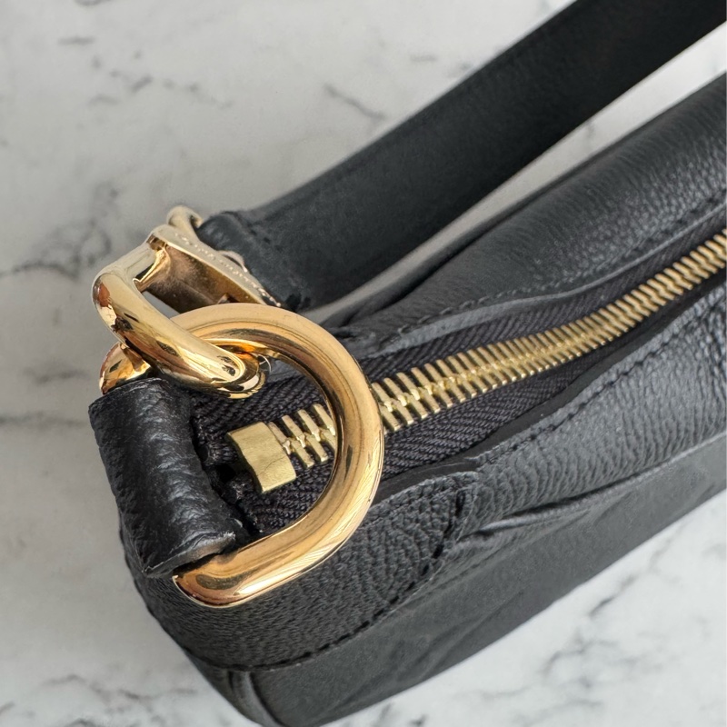 LV黑壓紋半月腋下包  很新❤️‍🔥絕版了🥹-7