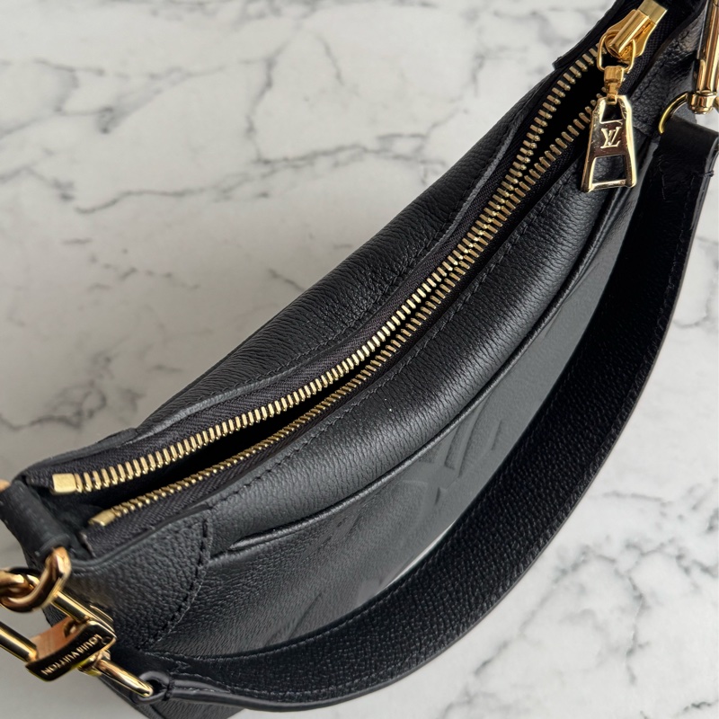 LV黑壓紋半月腋下包  很新❤️‍🔥絕版了🥹-9