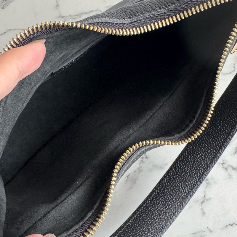 LV黑壓紋半月腋下包  很新❤️‍🔥絕版了🥹-12