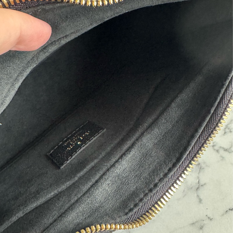 LV黑壓紋半月腋下包  很新❤️‍🔥絕版了🥹-14