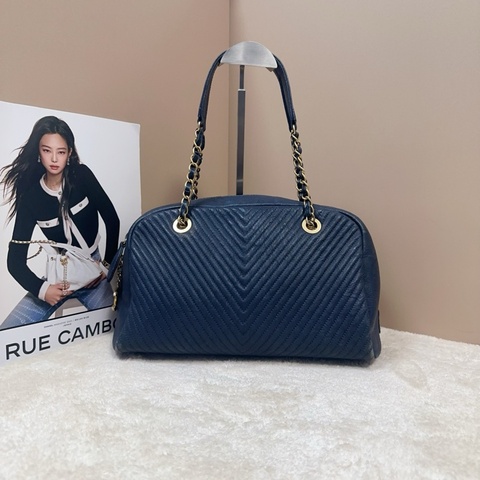 Chanel 香奈兒藍色V紋單肩手提包，金扣大雙C拉鍊頭