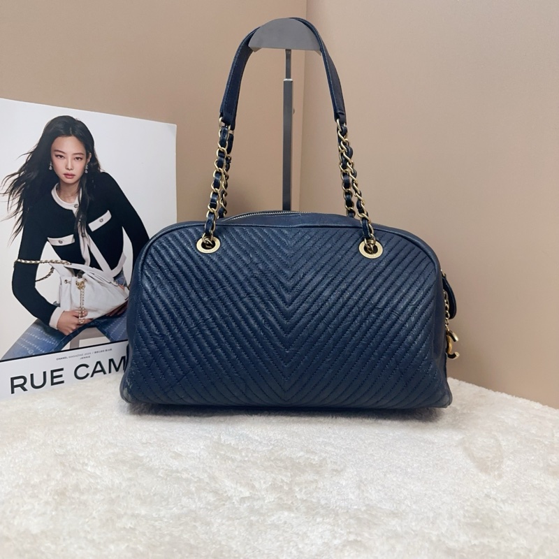 Chanel 香奈兒藍色V紋單肩手提包，金扣大雙C拉鍊頭-1