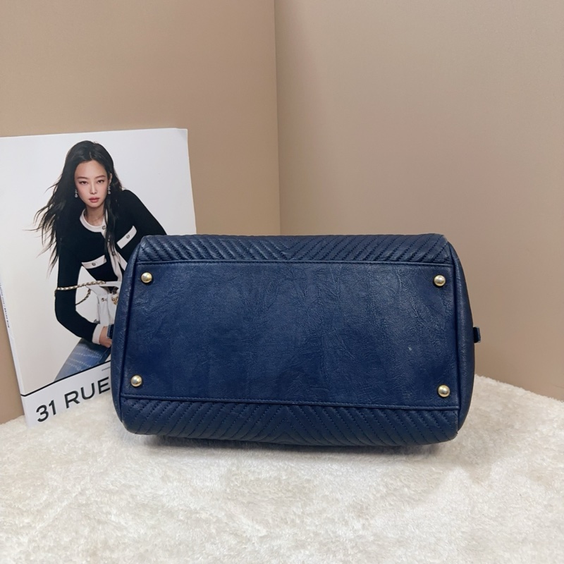 Chanel 香奈兒藍色V紋單肩手提包，金扣大雙C拉鍊頭-4