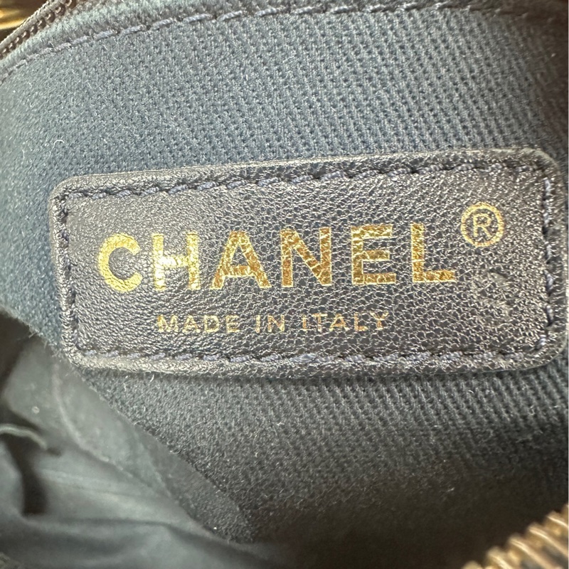Chanel 香奈兒藍色V紋單肩手提包，金扣大雙C拉鍊頭-6