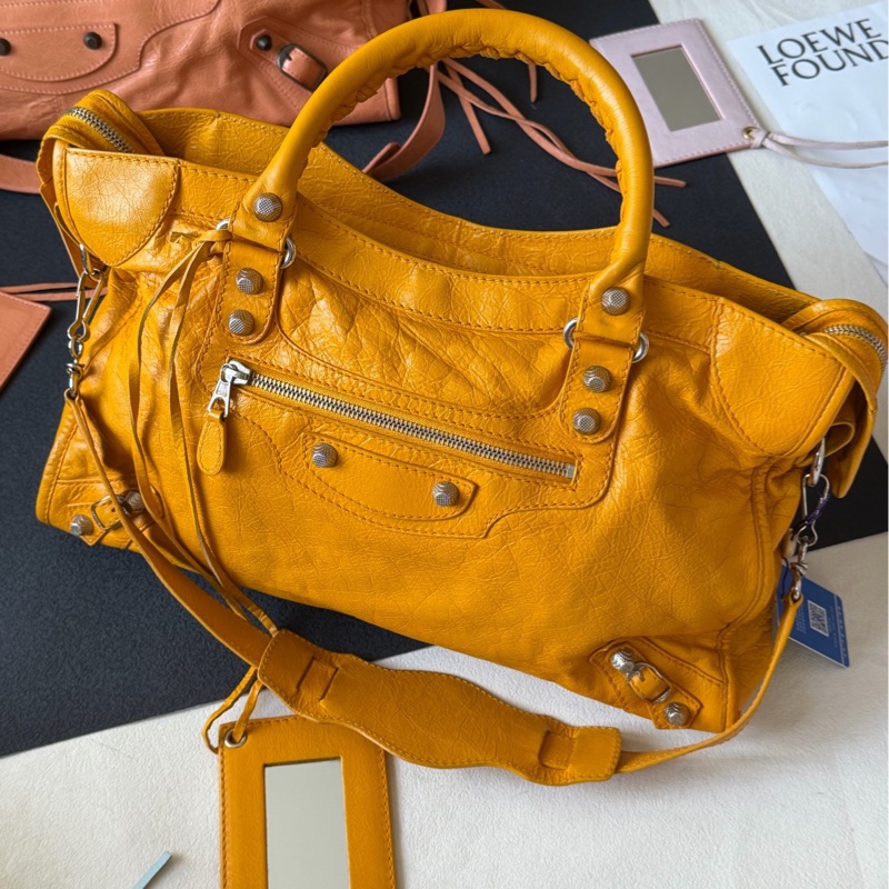 Balenciaga 巴黎世家油蠟皮芒果黃中號機車包 肩帶鏡子齊全-0