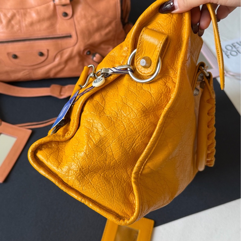 Balenciaga 巴黎世家油蠟皮芒果黃中號機車包 肩帶鏡子齊全-3