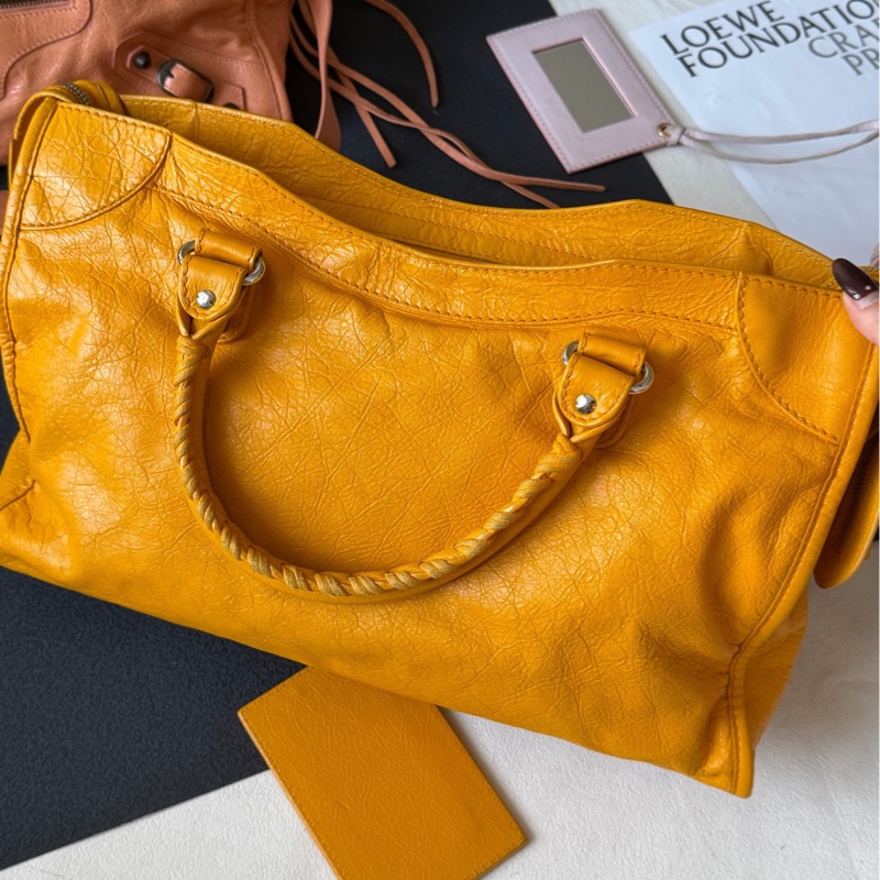 Balenciaga 巴黎世家油蠟皮芒果黃中號機車包 肩帶鏡子齊全-5