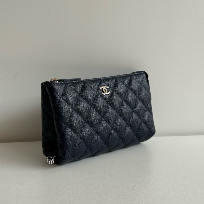 99新🆕 保卡款 Chanel 香奈兒 手拿包 深藍色銀釦-1