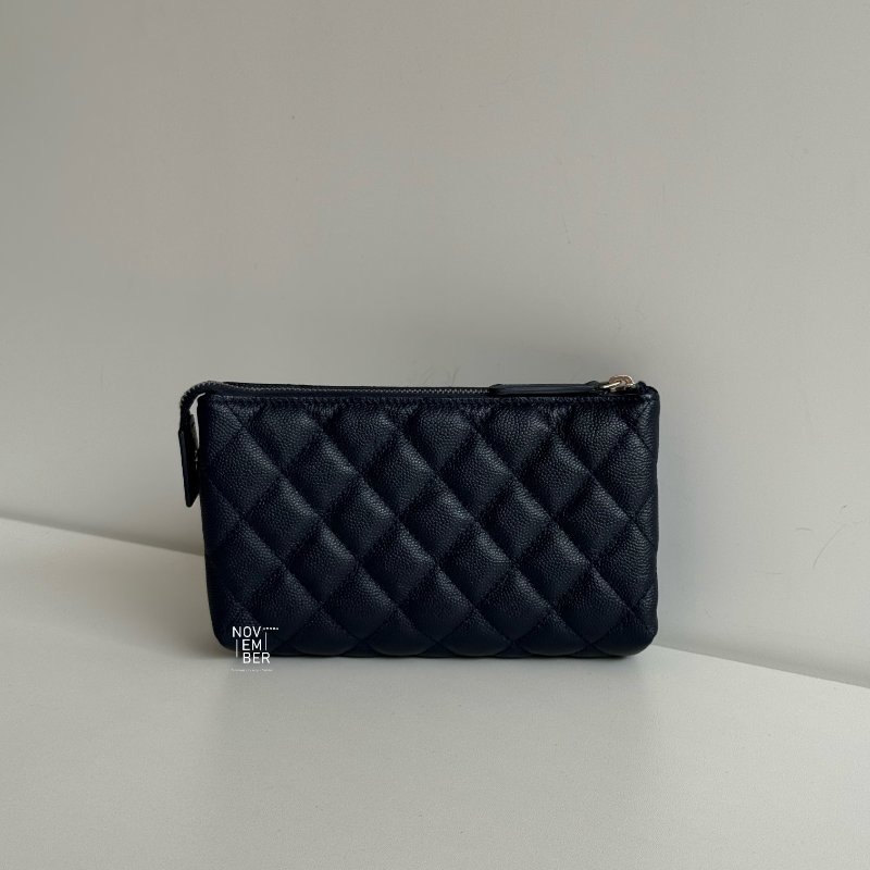 99新🆕 保卡款 Chanel 香奈兒 手拿包 深藍色銀釦-5