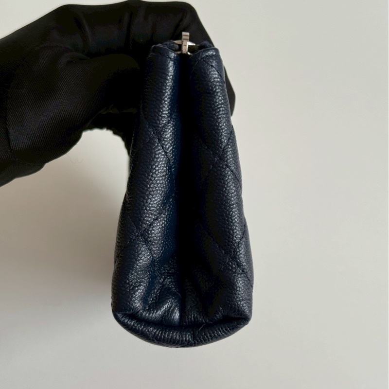 99新🆕 保卡款 Chanel 香奈兒 手拿包 深藍色銀釦-8