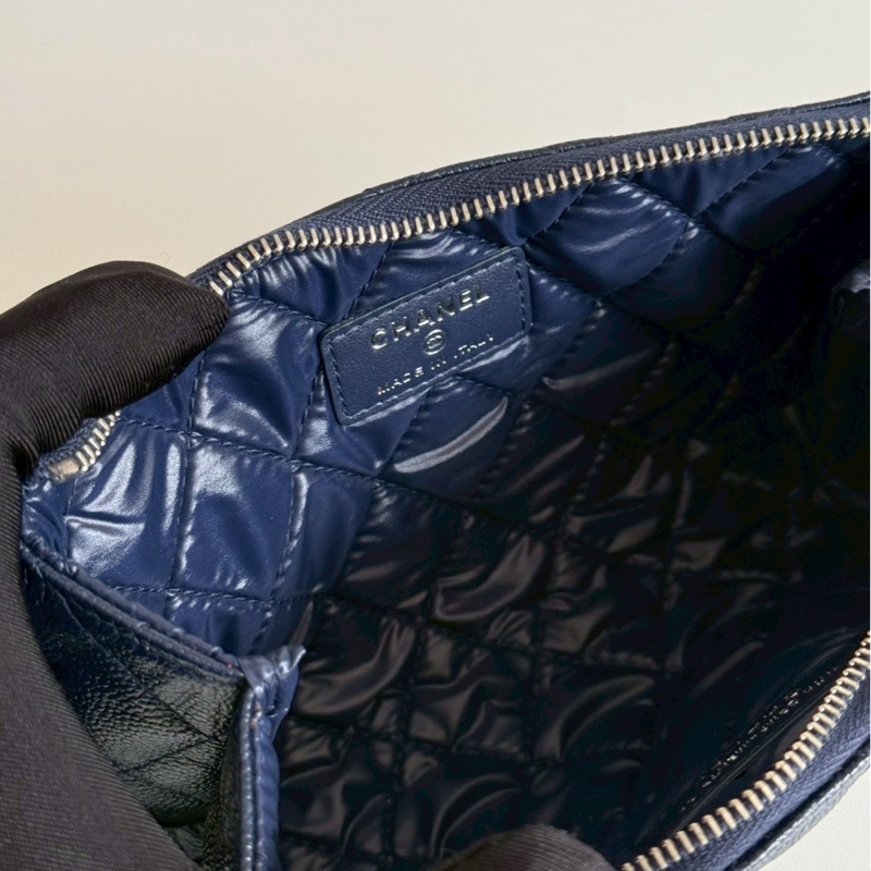 99新🆕 保卡款 Chanel 香奈兒 手拿包 深藍色銀釦-11