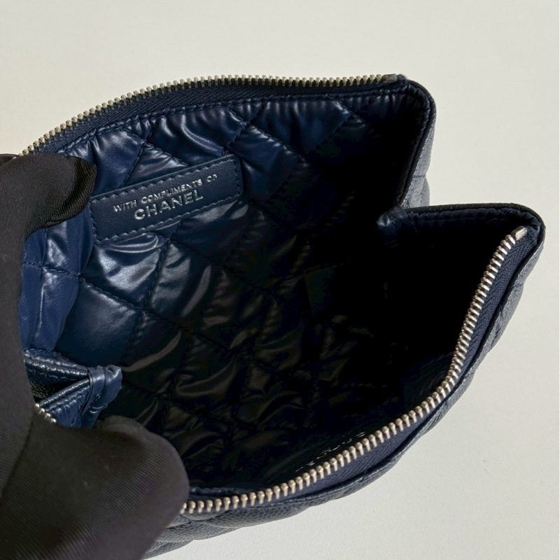 99新🆕 保卡款 Chanel 香奈兒 手拿包 深藍色銀釦-12