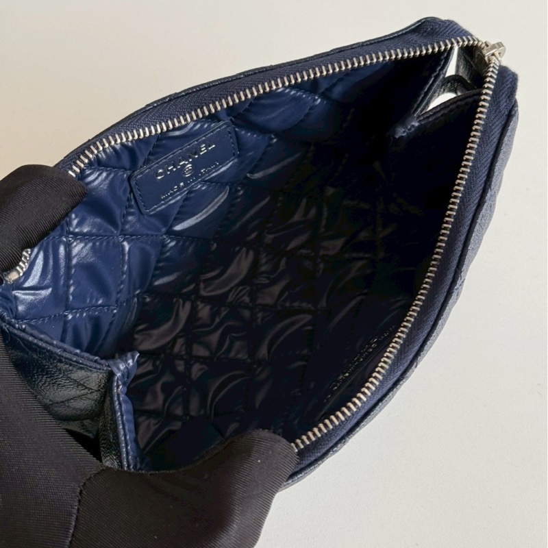 99新🆕 保卡款 Chanel 香奈兒 手拿包 深藍色銀釦-13