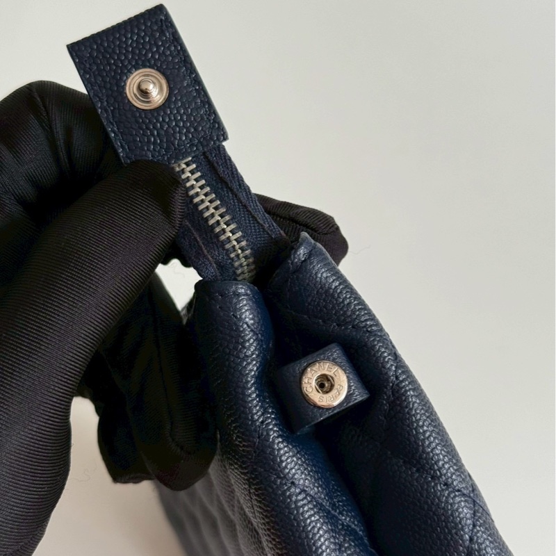 99新🆕 保卡款 Chanel 香奈兒 手拿包 深藍色銀釦-14