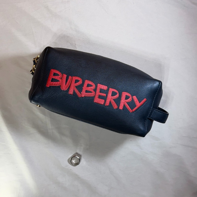 🔥超級好看 Burberry 巴寶莉 大logo黑紅手拿包 化妝包-0