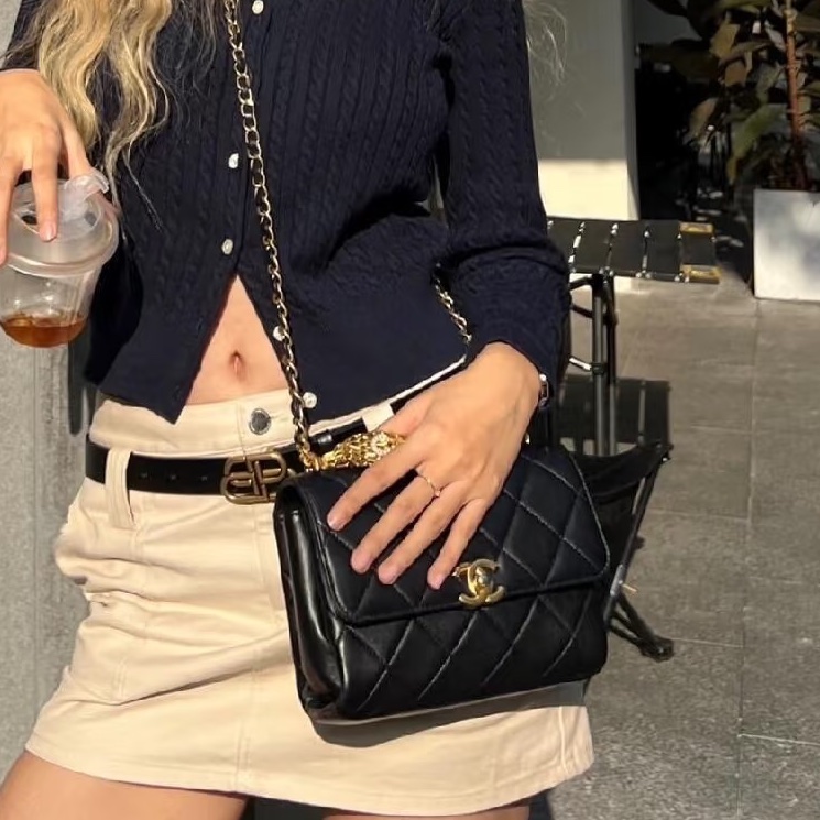 CHANEL💄美神駕到99新限量TNEWChanel 香奈兒黑金水鑽logo字母手柄秀款大號口蓋包鏈條包單肩斜挎包-2