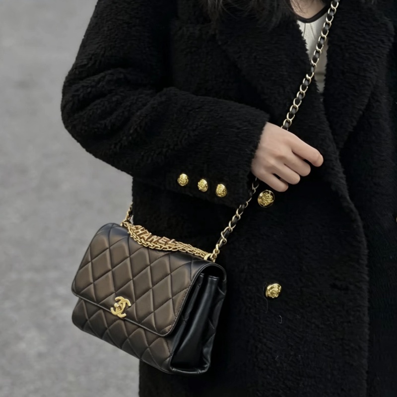 CHANEL💄美神駕到99新限量TNEWChanel 香奈兒黑金水鑽logo字母手柄秀款大號口蓋包鏈條包單肩斜挎包-6