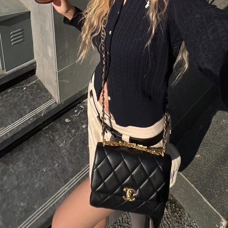 CHANEL💄美神駕到99新限量TNEWChanel 香奈兒黑金水鑽logo字母手柄秀款大號口蓋包鏈條包單肩斜挎包-24