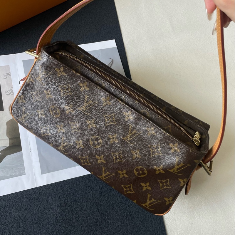 LV 路易威登中古駱駝包小號。-1