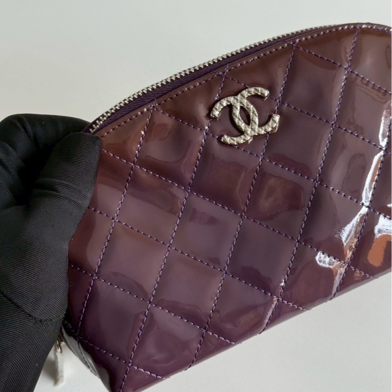 98新💜 保卡款 Chanel 香奈兒 浮雕雙C化妝包 紫色銀釦-6