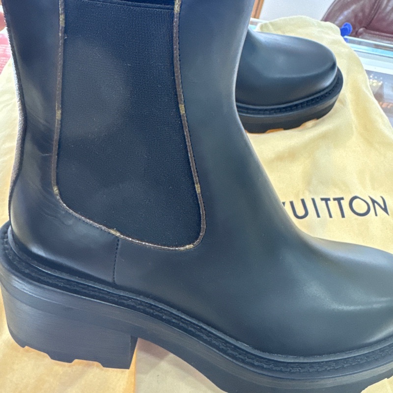 LouisVuitton經典黑色牛皮拼老花粗跟中筒靴 塵袋+有盒子/ 37.5-3