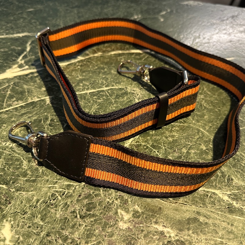 Moncler 立體斜背包，歐洲購入一年左右，全新無使用，吊牌未拆-2