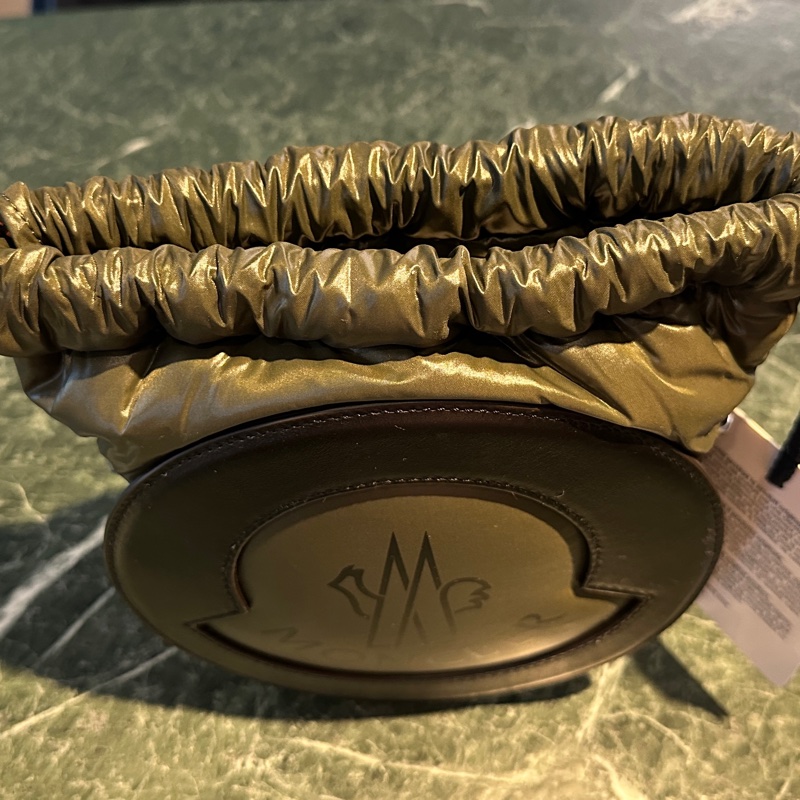 Moncler 立體斜背包，歐洲購入一年左右，全新無使用，吊牌未拆-4