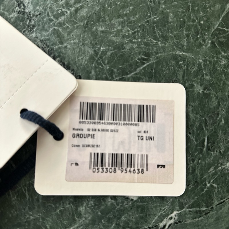 Moncler 立體斜背包，歐洲購入一年左右，全新無使用，吊牌未拆-7