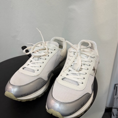 96🆕LOUIS VUITTON Run Away 小牛皮 圓頭平底 低幫 生活休閒鞋 男款 白色 6碼