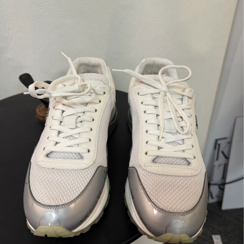 96🆕LOUIS VUITTON Run Away 小牛皮 圓頭平底 低幫 生活休閒鞋 男款 白色 6碼-1