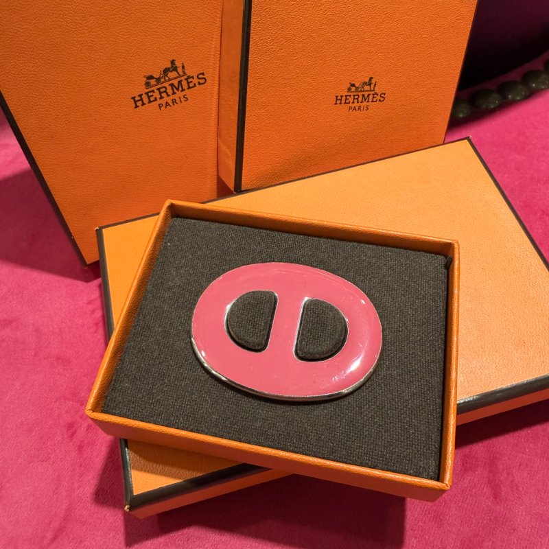 HERMES 粉豬鼻絲巾釦-1