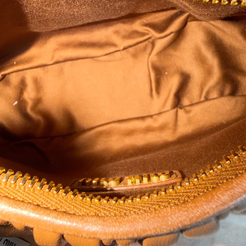 miumiu hobo腋下包褶皺小手袋18×16×6/芯片款 附件肩帶 塵袋-6