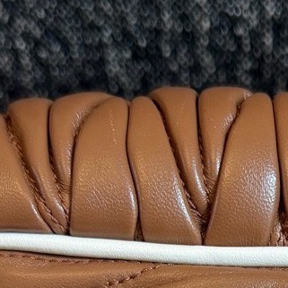 miumiu hobo腋下包褶皺小手袋18×16×6/芯片款 附件肩帶 塵袋-7