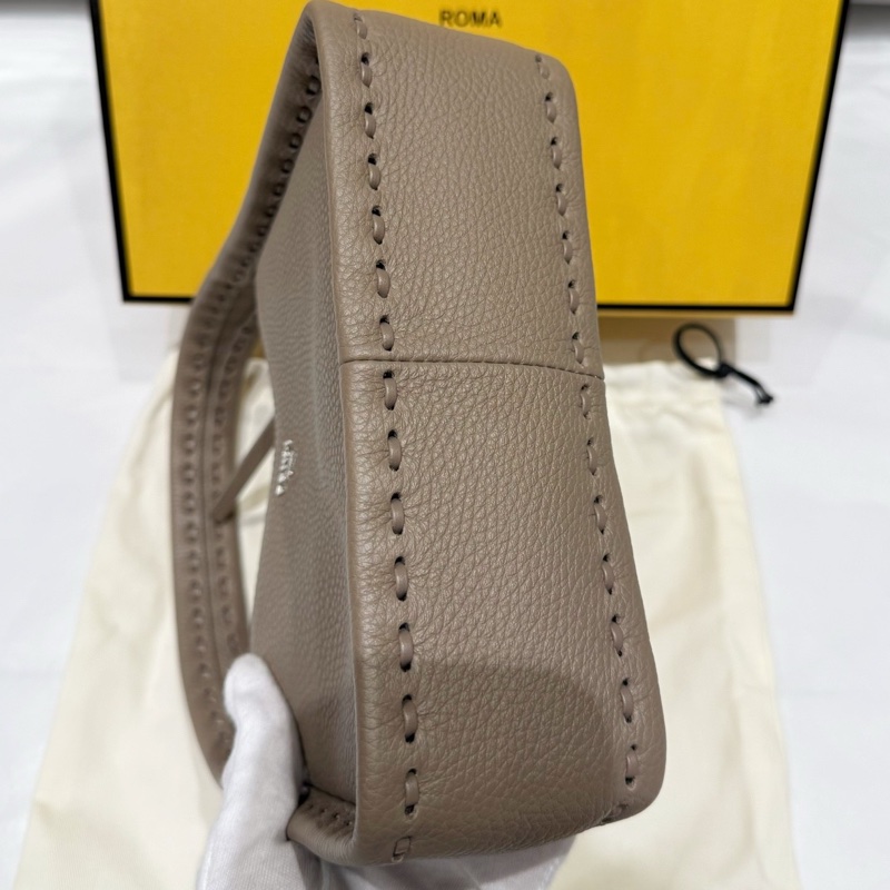 幾乎全新 FENDI Fendessence手提包  24年/有卡 20.5x28x7配塵袋-9