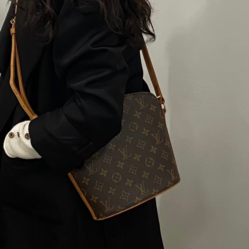 「JL精品代購」9新 lv老花酒壺單肩斜挎包-1