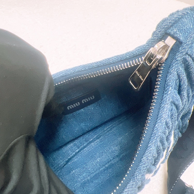 Miu Miu hobo 牛仔/丹寧腋下包 斜挎包-11