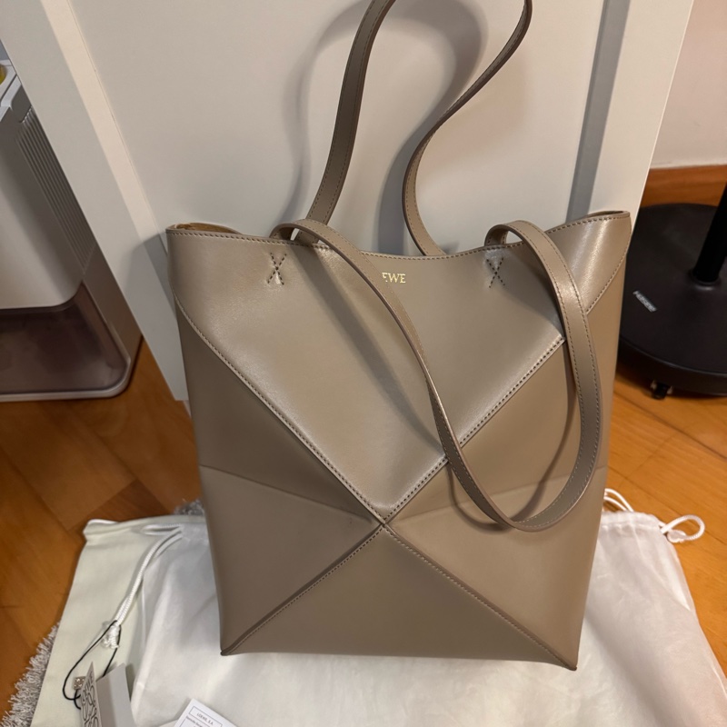 Loewe puzzle tote bag medium size, new color-1