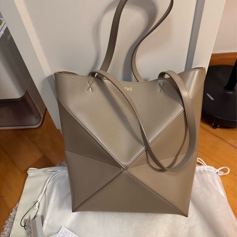Loewe puzzle tote bag medium size, new color-5