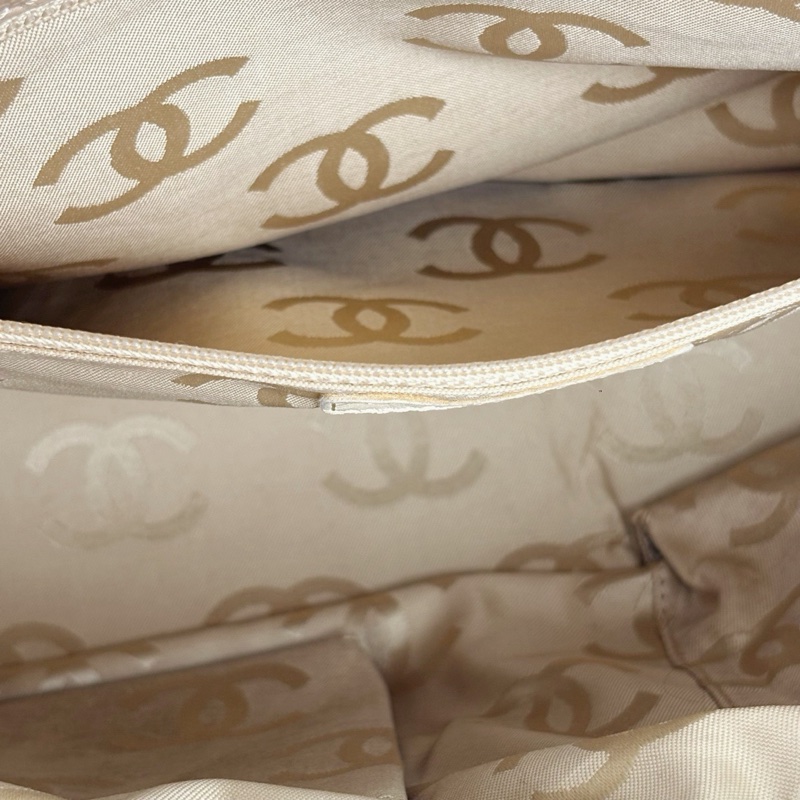 「JL精品代購」 香奈兒奶茶色荔枝紋牛皮外縫大logo托特包-22