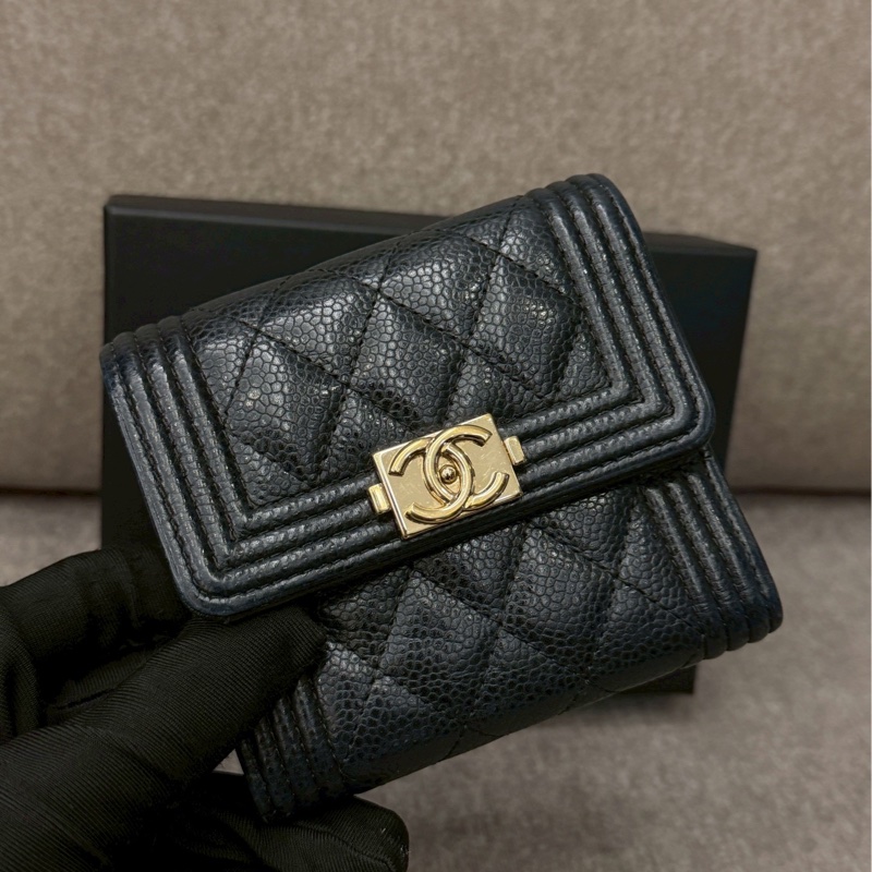 香奈兒BOY黑金三折錢包-1