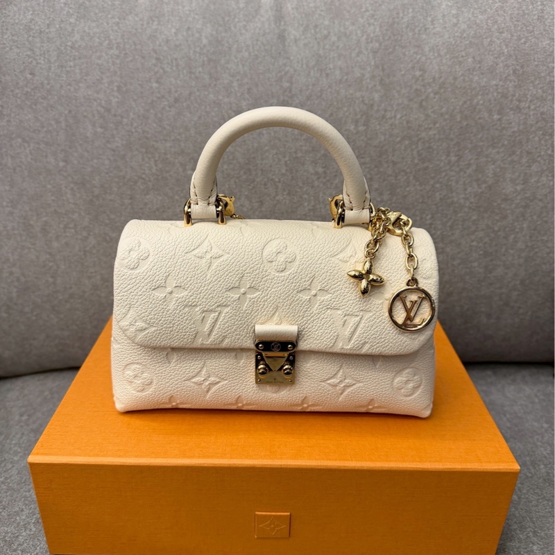 LV米白壓紋nano madeleine-0